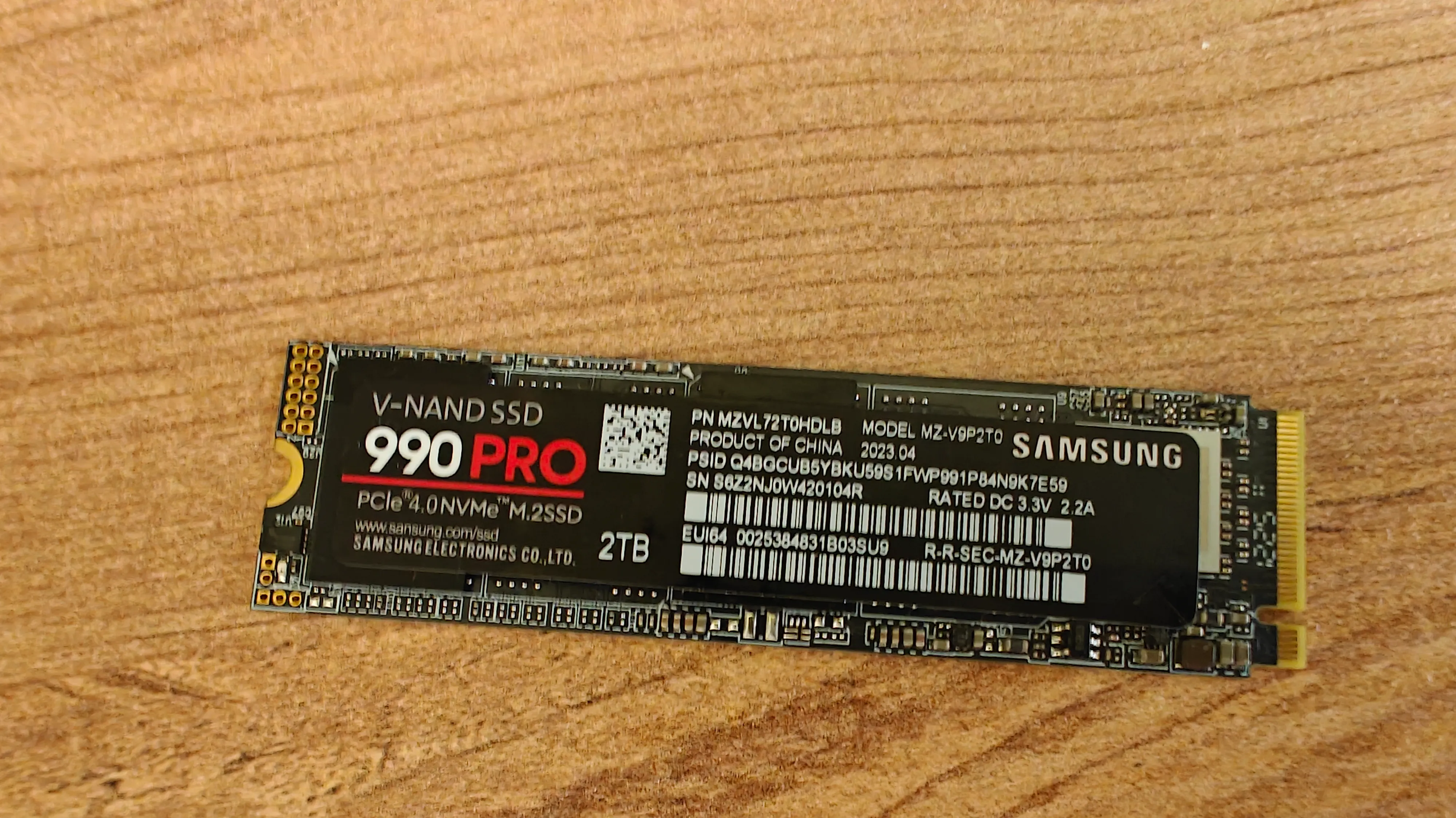 Samsung 990 Pro 2TB fals - etichetă contrafăcută pe NVMe no-name, descoperit la migrare SSD, Griviță